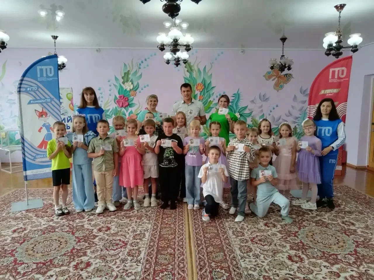 Поздравляем всех — наши чемпионы получили свои награды! 🎉

Ребята, родители и педагоги на базе наше