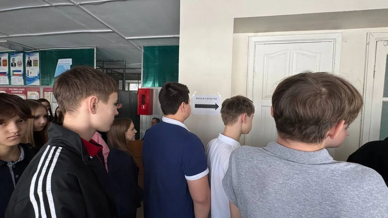 Знать правила безопасности — важно!  Сегодня в школе прошёл всероссийский открытый урок, посвящённый