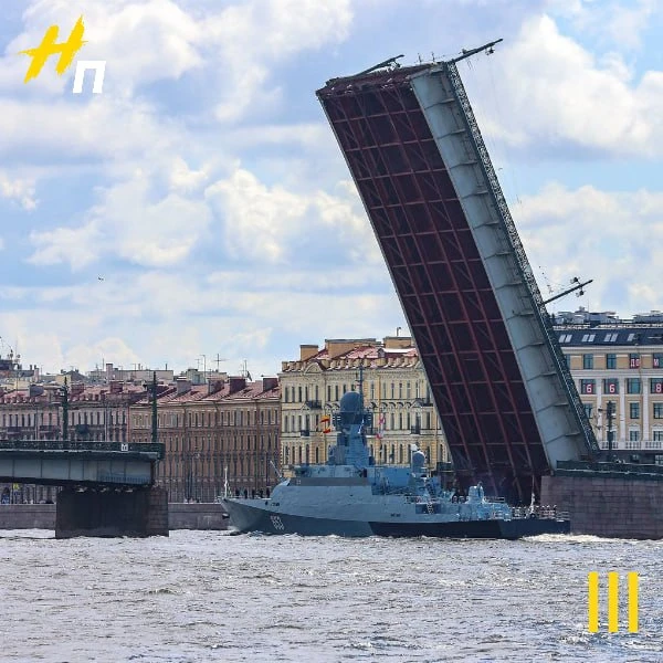 Без грохота марша, но с огнями на Неве. Каким будет День ВМФ‑2026 в Петербурге?