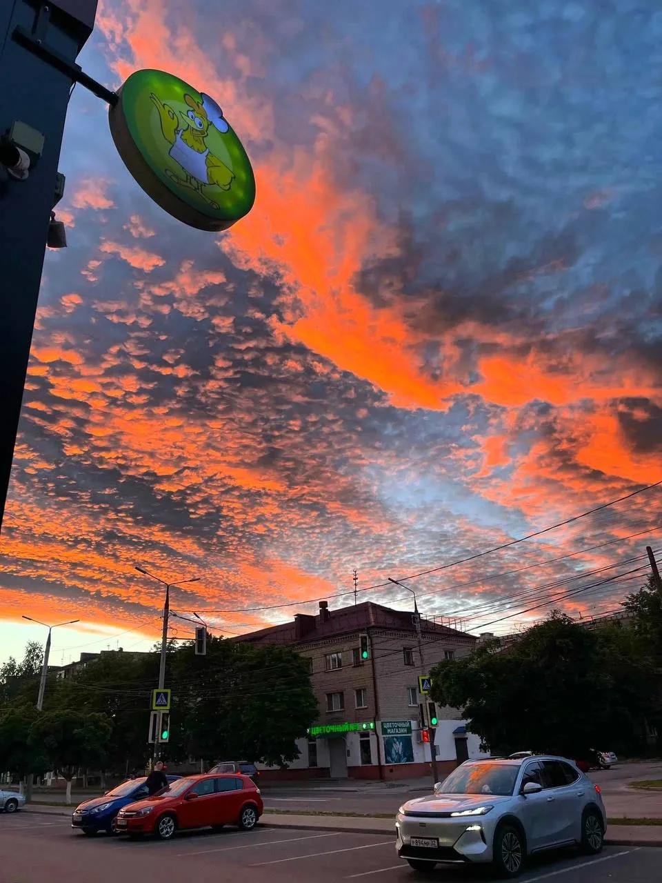 Подписчик поделился красивыми кадрами сегодняшнего заката 😍