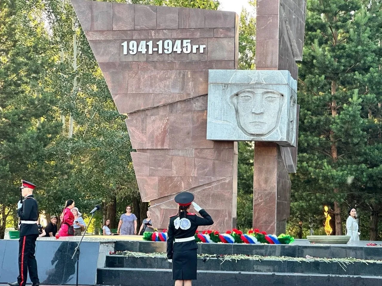 🕯 Приглашаем принять участие в акции «Свеча памяти»

22 июня в 20:00 на площади Победы состоится Вс