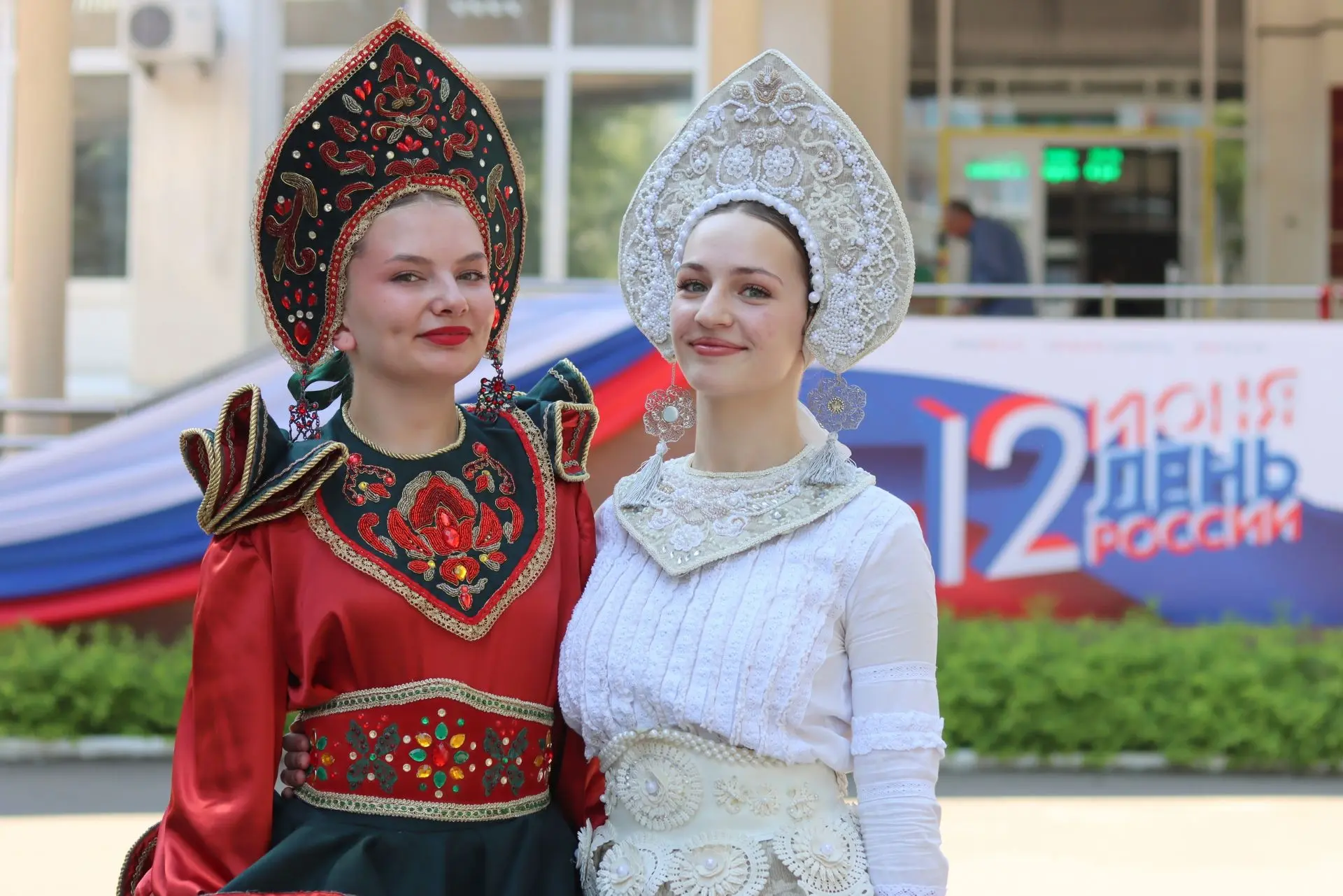 Россия, с днем рождения! 🇷🇺❤

🎤 «Год две тысячи двадцать шестой –
Год единства народов России,
Са