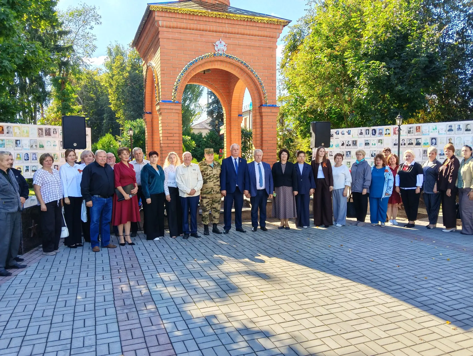 2 сентябряв Погарена мемориалевозле часовнисостоялся митинг, посвященный 81 годовщине о...
