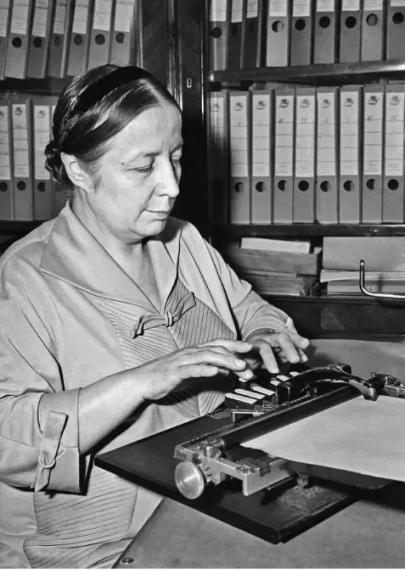 ный вариант книги «Как я воспринимаю, представляю и понимаю окружающий мир» вышел в 1972 году уже с 