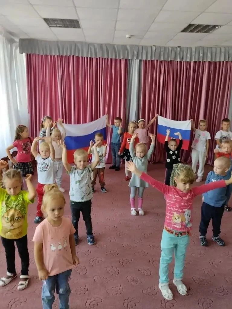 Воспитанники группы "Малинка", «Рябинка» принимают участие в акции "Цвета Родины"