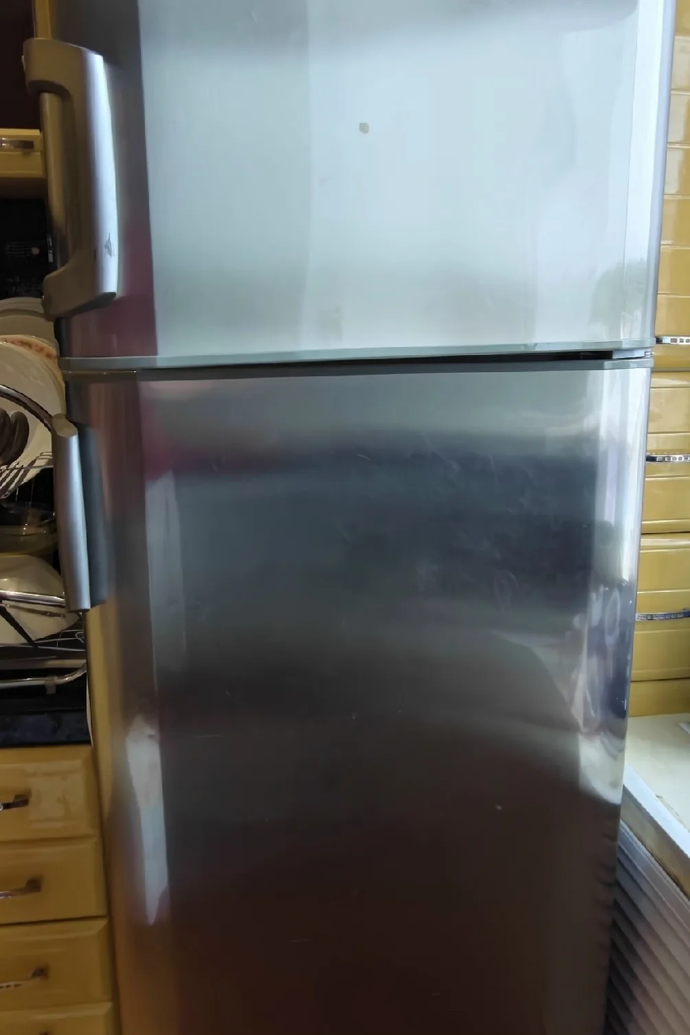 Продам чистый холодильник Electrolux  в хорошем рабочем состоянии.  Высота  170 см , ши...
