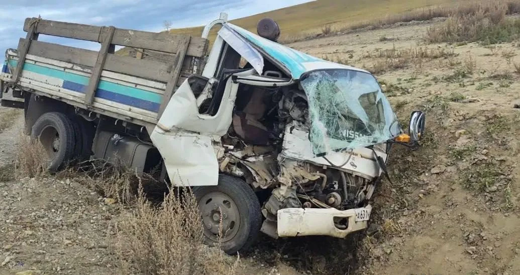 45-летний водитель умер после ДТП со стоящим грузовиком в Бурятии