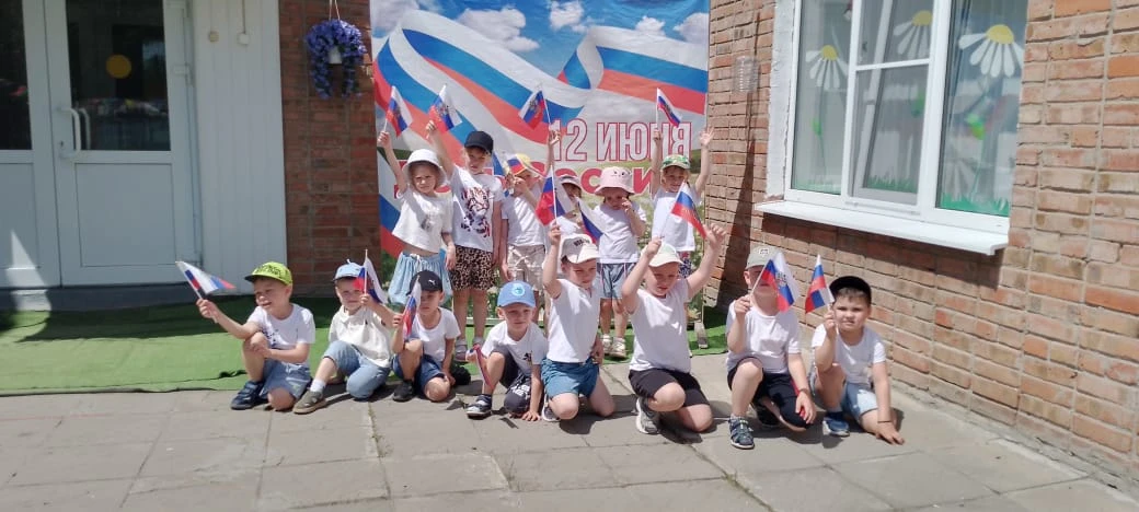 Группа "Непоседы" Поздравляет с Днём России! Величие и мощь нашей страны вызывает трепет и уважение.