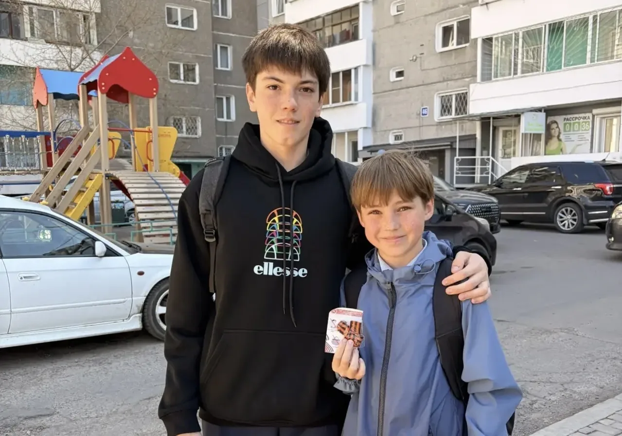 🎗️«Я помню! Я горжусь!» — эти слова сегодня звучали в каждом дворе.  📚Друзья, наша акция по раздаче 