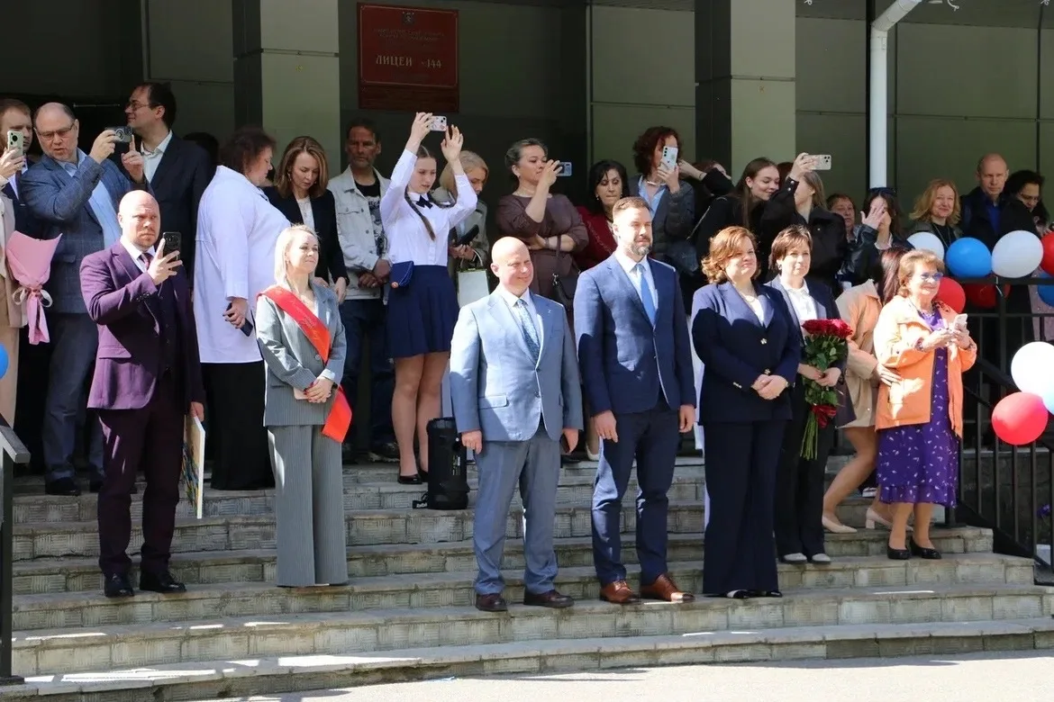 🎉 Прозвенел Последний звонок 🎓  🌟 Сегодня в нашем лицее состоялось одно из самых трогательных и долг