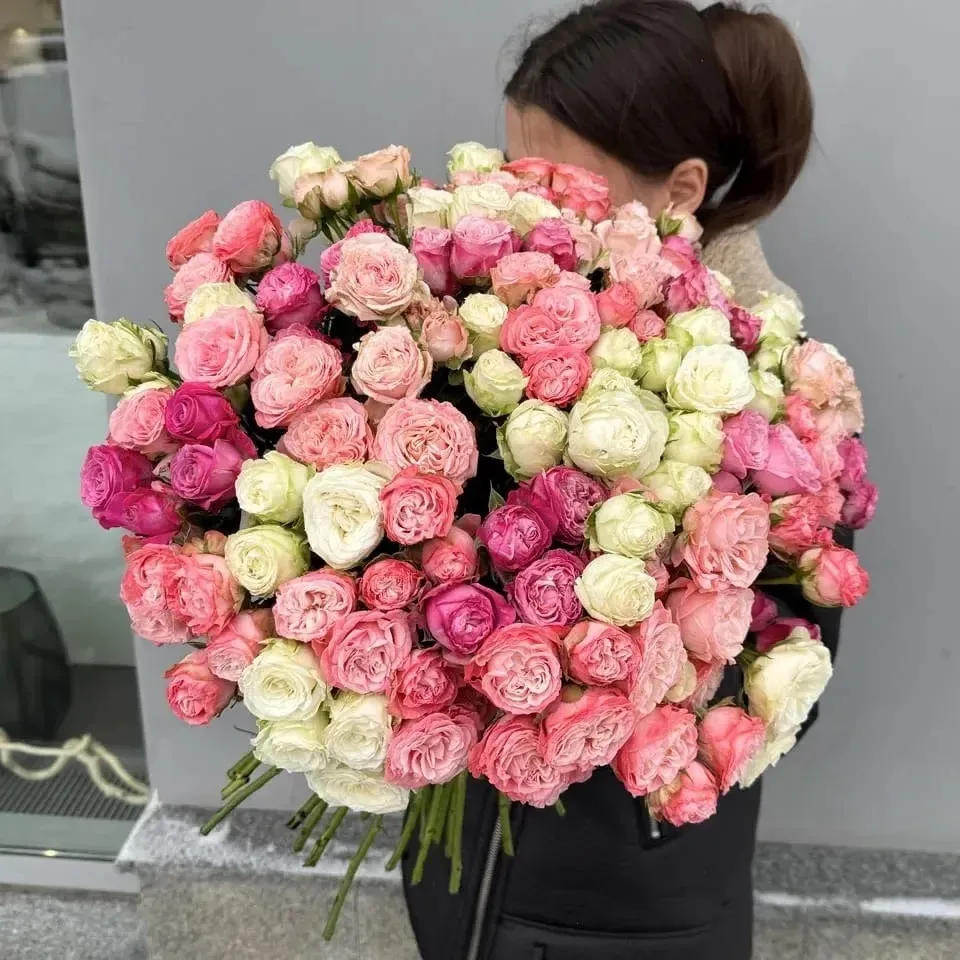 Премиальные кустовые пионовидные розы 🌸

Воздушные, объёмные и невероятно нежные —
эти розы выглядя