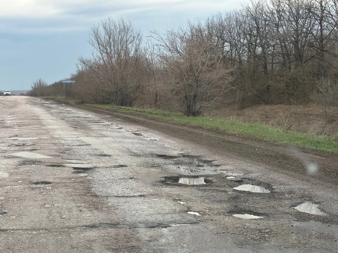 Михайловка. От подписчика "Дорога от "трактора" в сторону Отрадного. Ехать не возможно по таким доро