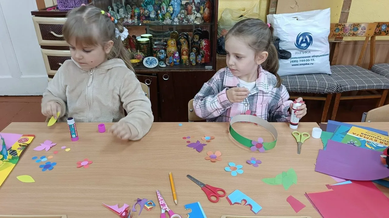 🎨🌼Заключительное занятие в изостудии "Жар-птица" прошло под знаком творчества и красо...