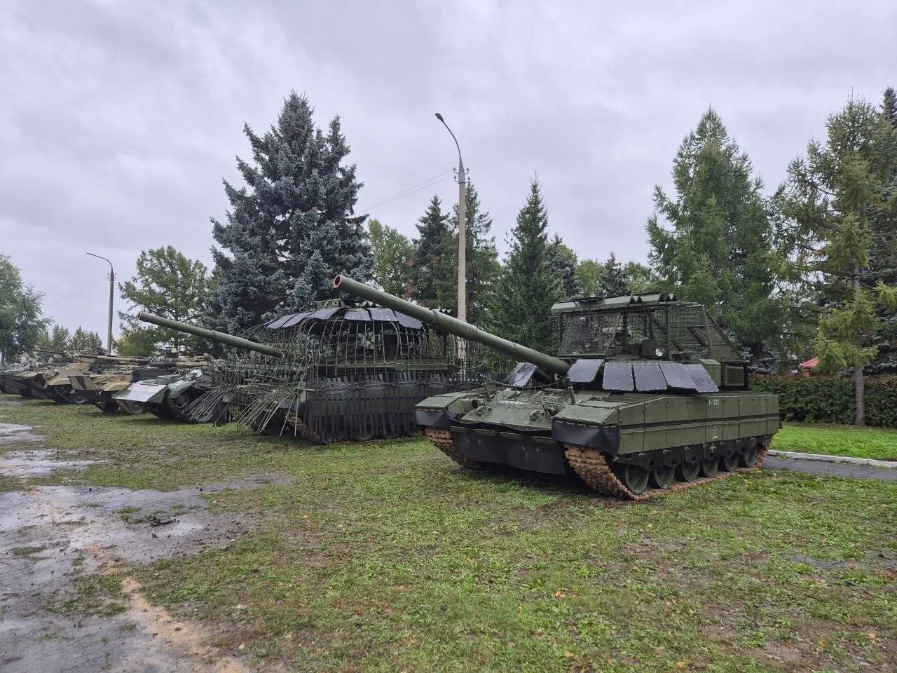 Штатная защита танков Т-90М "Прорыв" и Т-80БВМ.