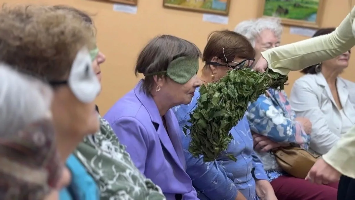 Все мы жили в деревне или гостили там летом. Память навсегда сохранила картины домов, п...