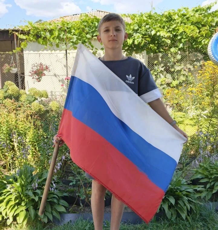 🇷🇺Ученик 6 класса Корогодов Глеб присоединился к акции " Мой флаг - моя Россия».