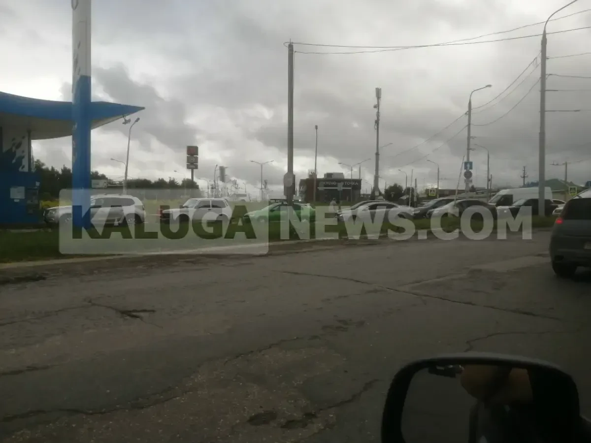 Ситуация на заправках на Правом берегу в Калуге

От подписчика 👆