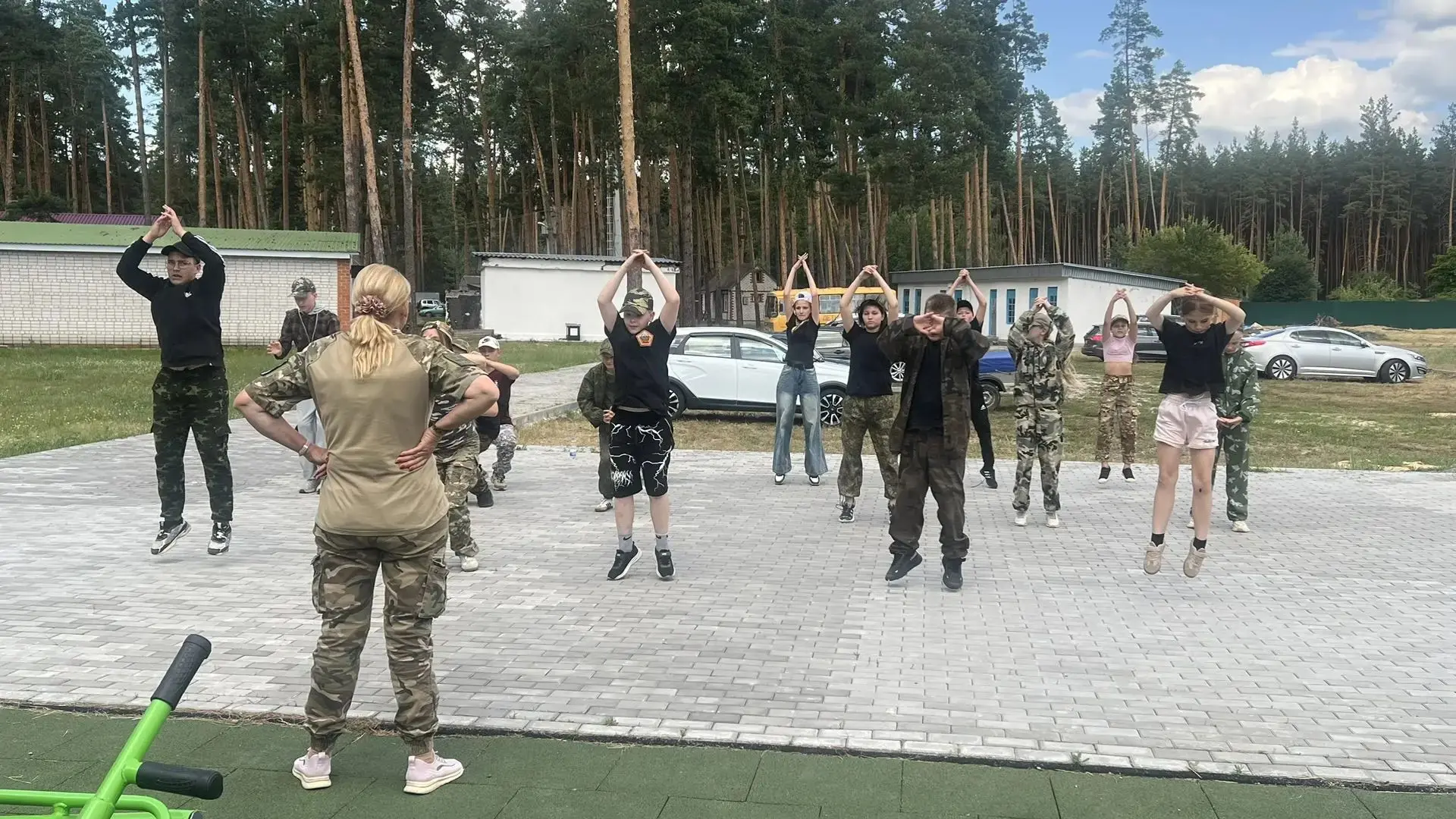 Сегодня пятый день ученики МБОУ «Орловская СОШ» пребывают  в 
Учебно-методическом центре военно- пат