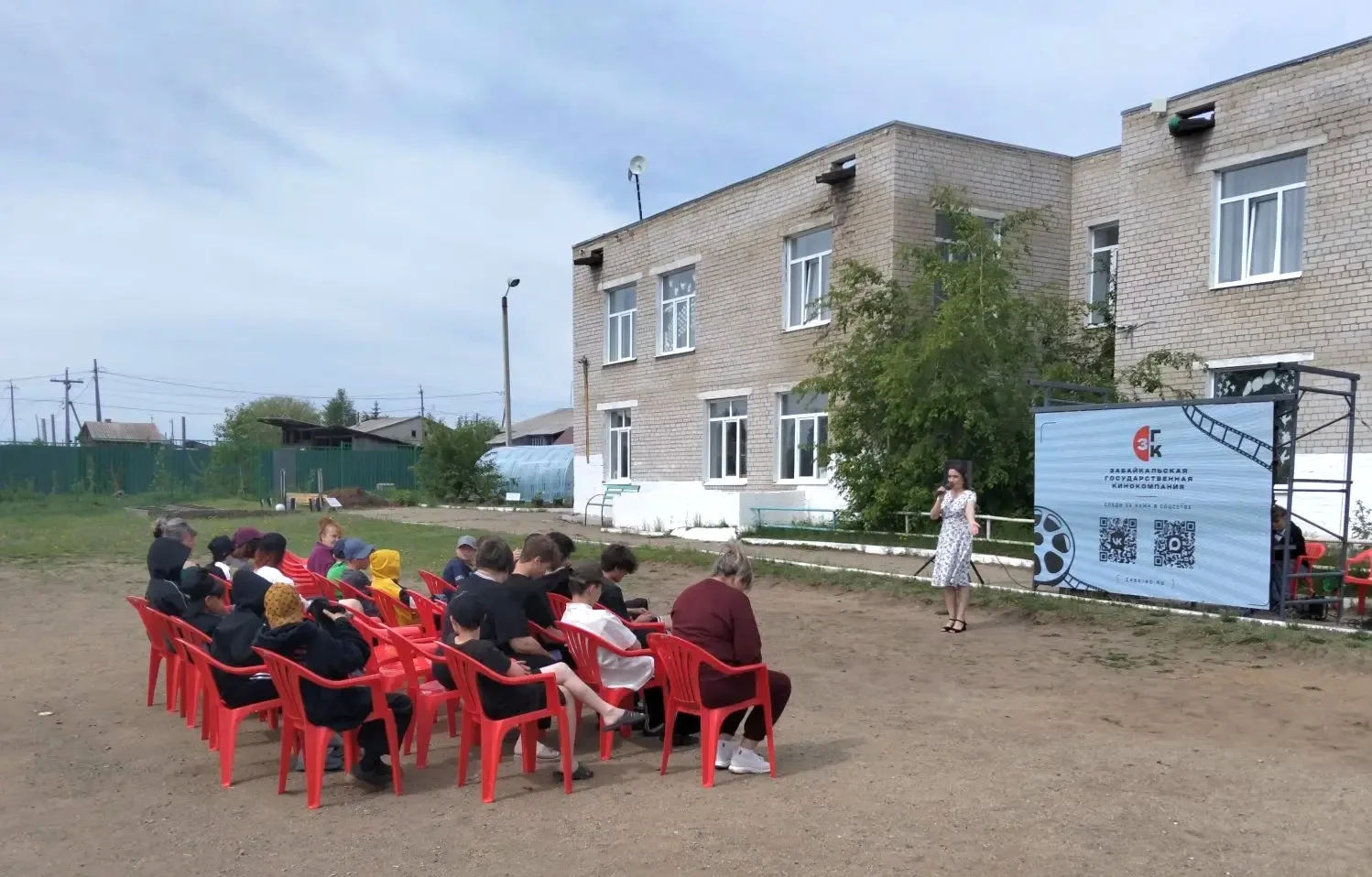 📽 В День России для ребят в с.Колочное мы показали кино под открытым небом

Сначала по нашей доброй