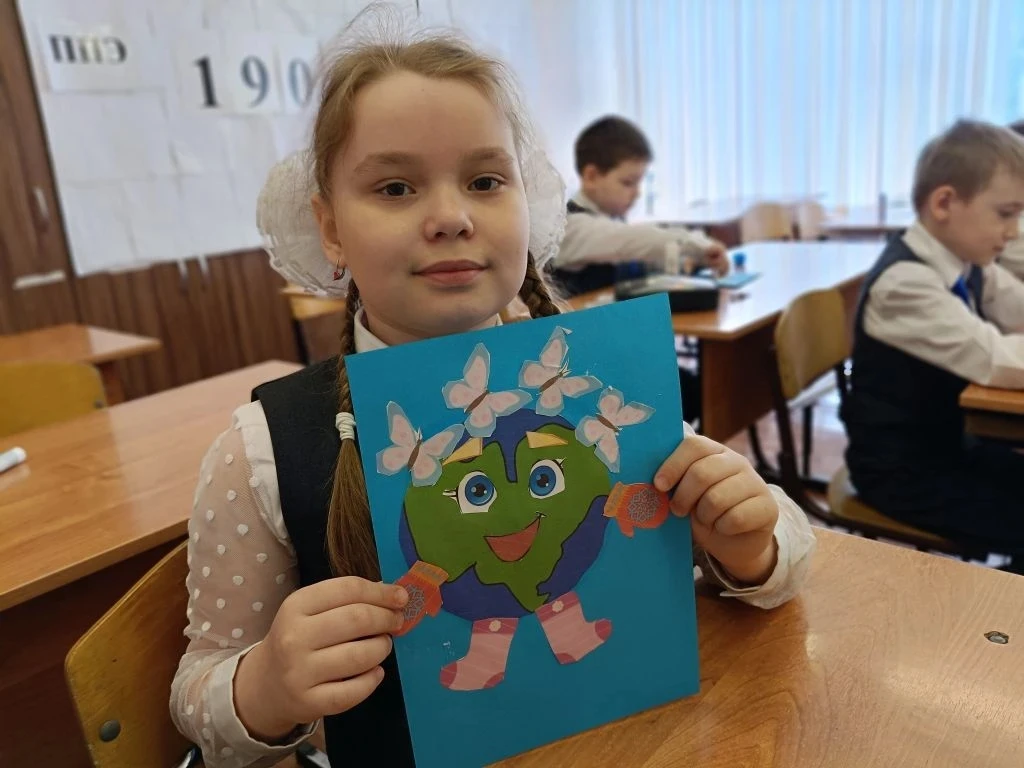 Сегодня в  1 «Б» классе прошел особенный урок, посвященный Дню Земли. Это был не просто день знаний,