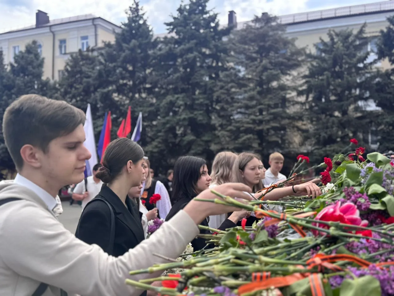 С Днём Победы! Мы помним! Мы гордимся🎗️!   Сегодня обучающиеся нашего лицея вместе с классными руков