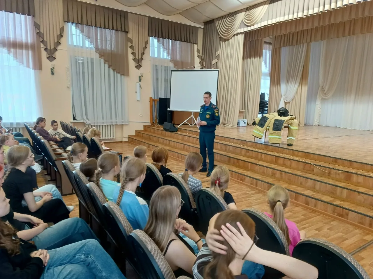 Акция «Мои безопасные каникулы» прошла в МАУДО «ДШИ им. Р.Н. Розен»

10 июня в МАУДО «ДШИ им. Р. Н. 