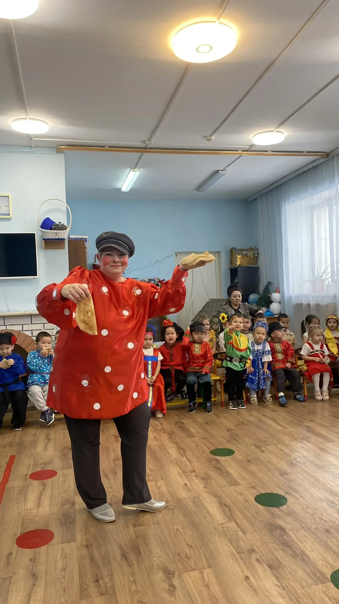 Масленица-праздник, который отмечали ещё наши предки-славяне. Непременными атрибутами веселий, связа