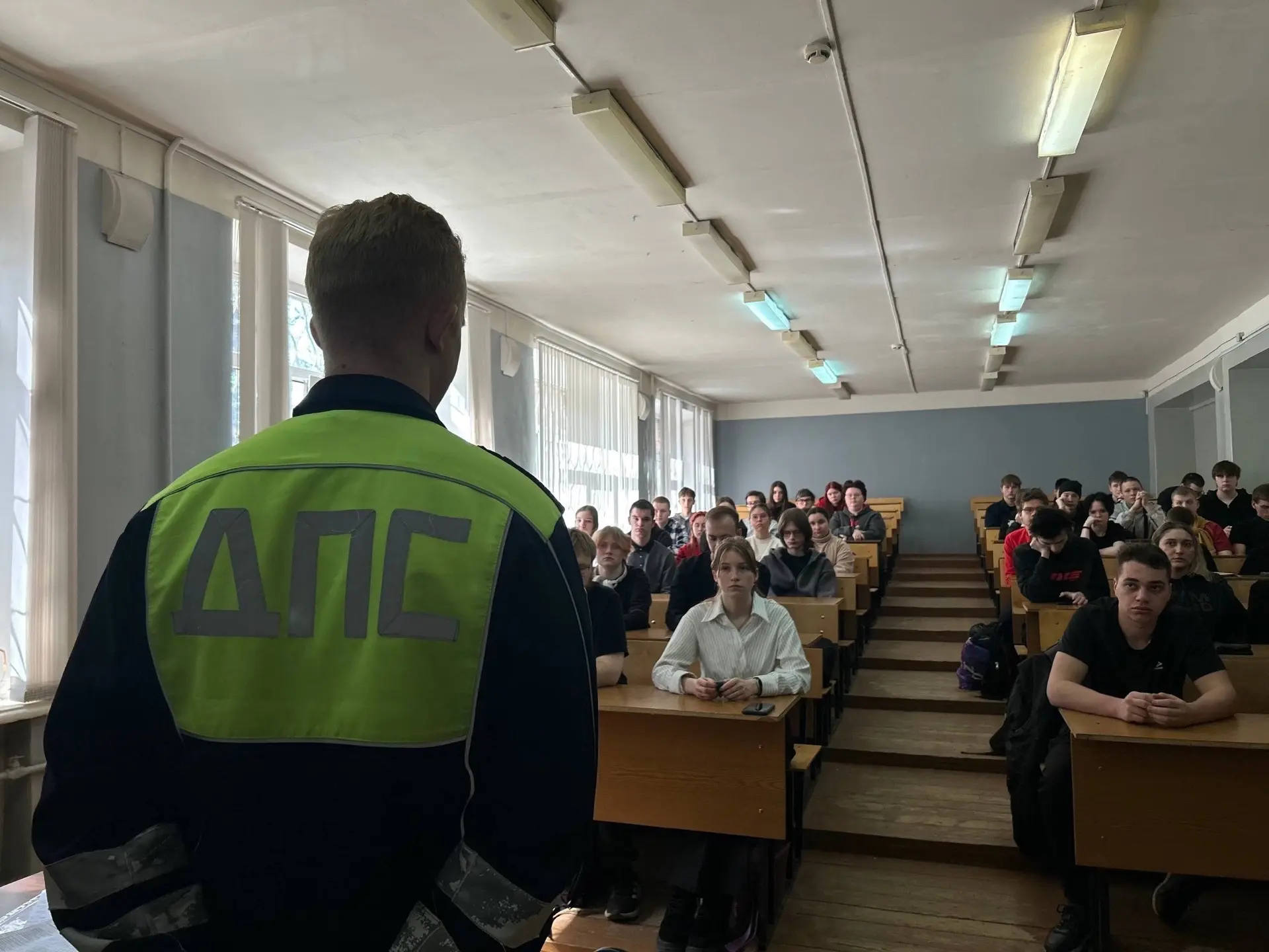 В ДРТИ прошла профилактическая беседа о безопасности на дорогах
