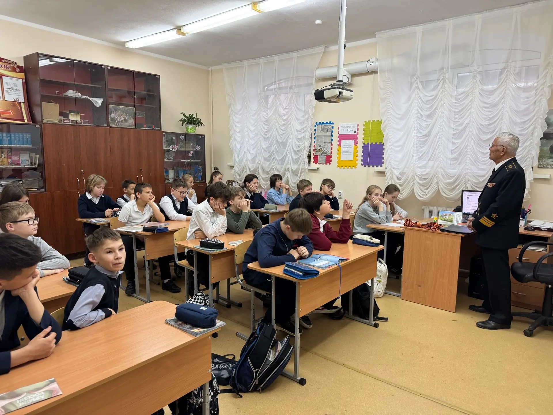 "ПАМЯТНЫЕ ДАТЫ" 🔥  4 мая в рамках всероссийской акции «Разговоры о важном» в 5 «А» классе (кл.рук. И