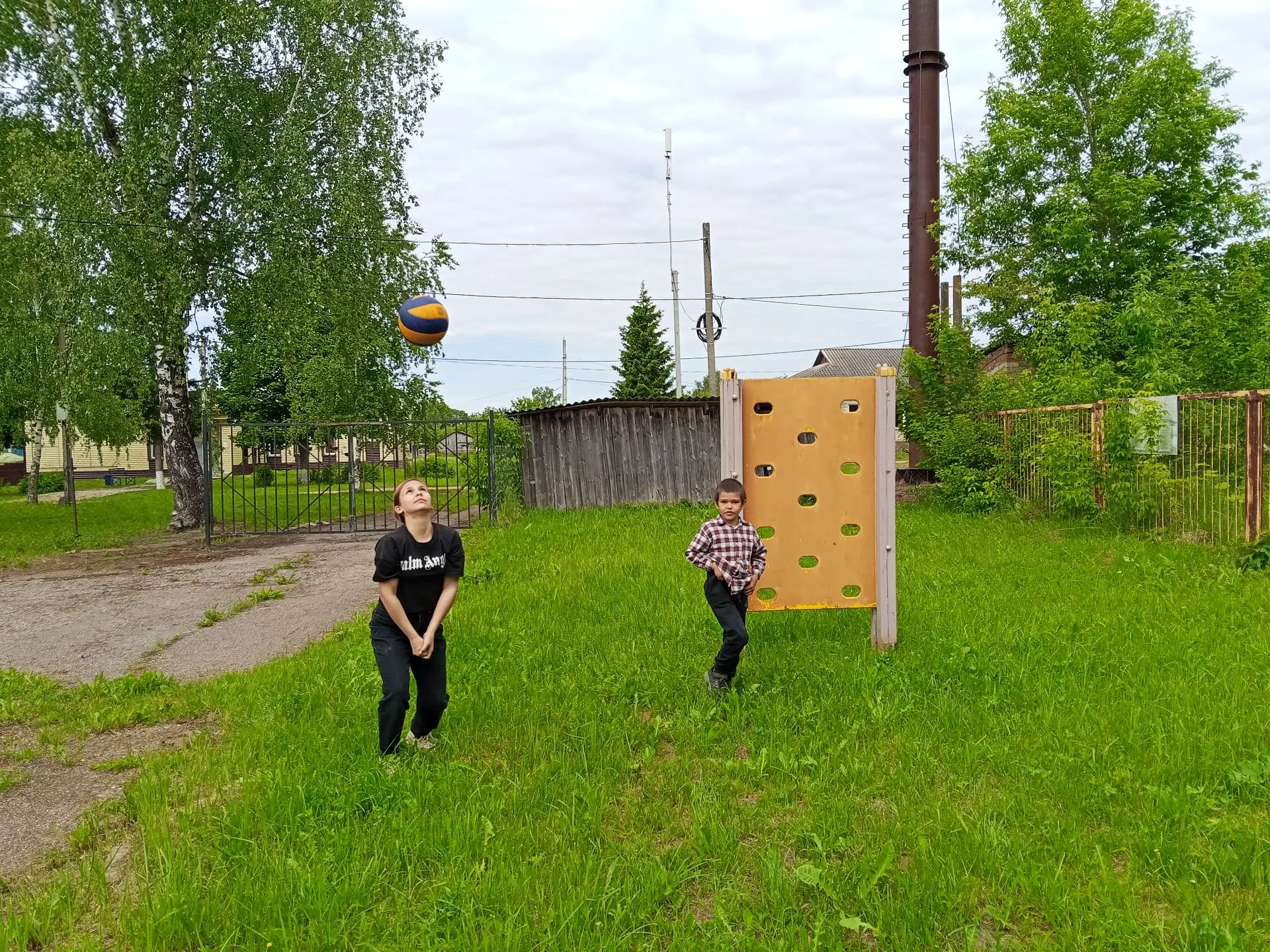 Под ярким девизом «Волшебная палитра» прошел 2 июня день в летнем оздоровительном лагере!