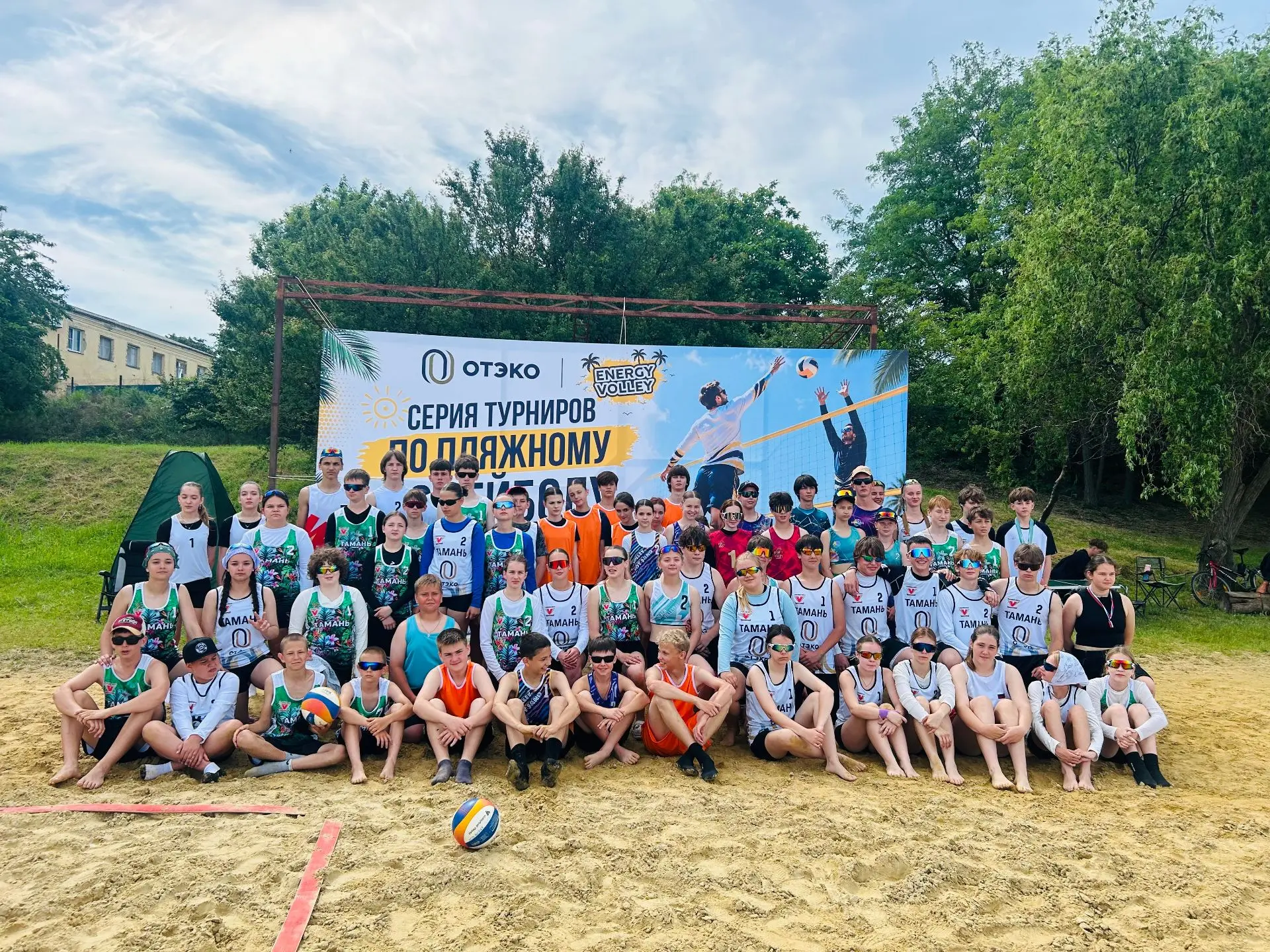 ☀️Пляжный волейбол собрал юных спортсменов на берегу в Сенном