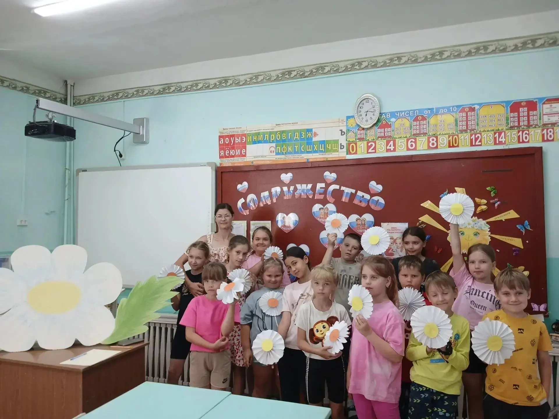 8 июля работниками МКУК "ДК с. Константиновского " был проведён мастер- класс к Дню семьи, любви и в