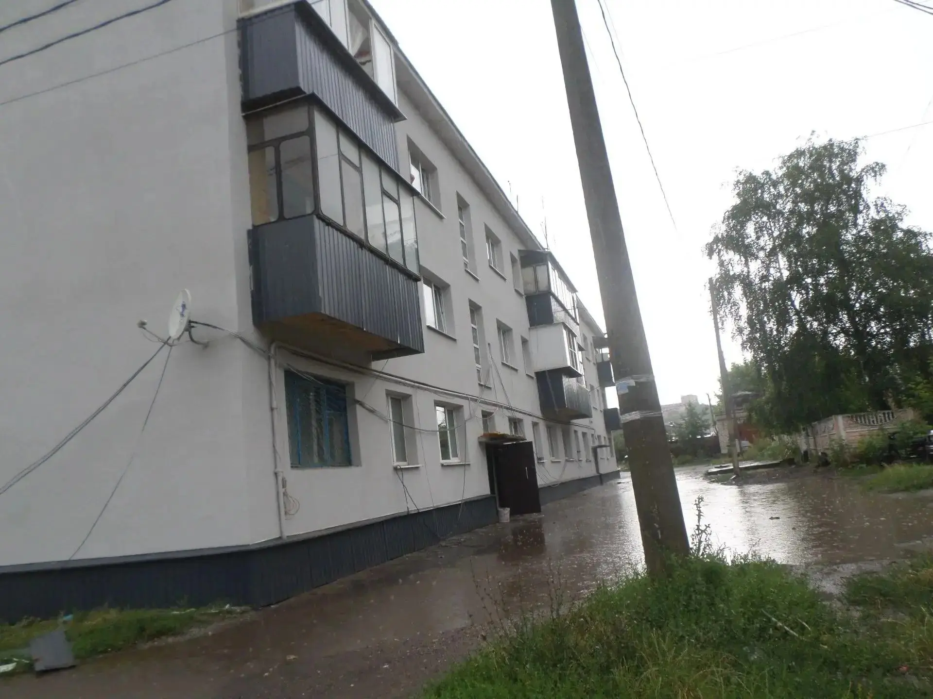🏠Продолжается капитальный ремонт фасада МКД по адресу:   г.Курск, ул. Литовская, д.87А2. Специалист