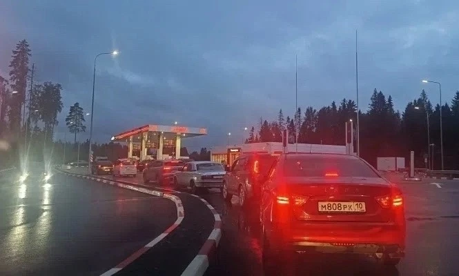 Водителям отменят штрафы за парковку, полученные в очередях за топливом