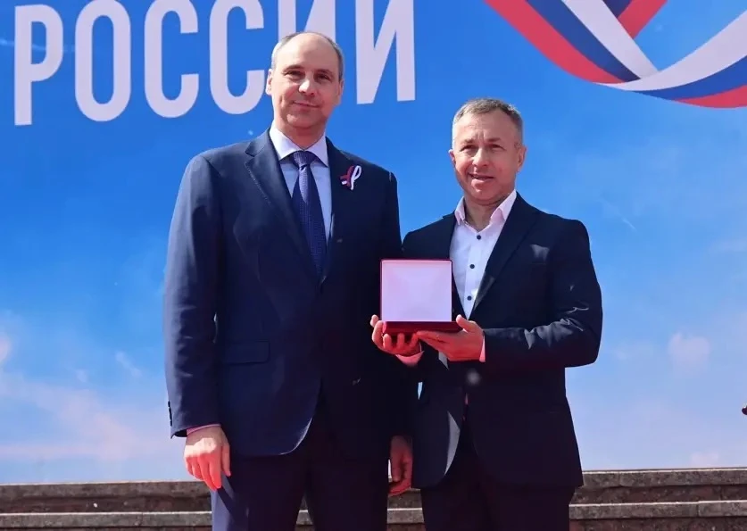 Губернатор Свердловской области наградил председателя реготделения Ассамблеи

Накануне глава региона