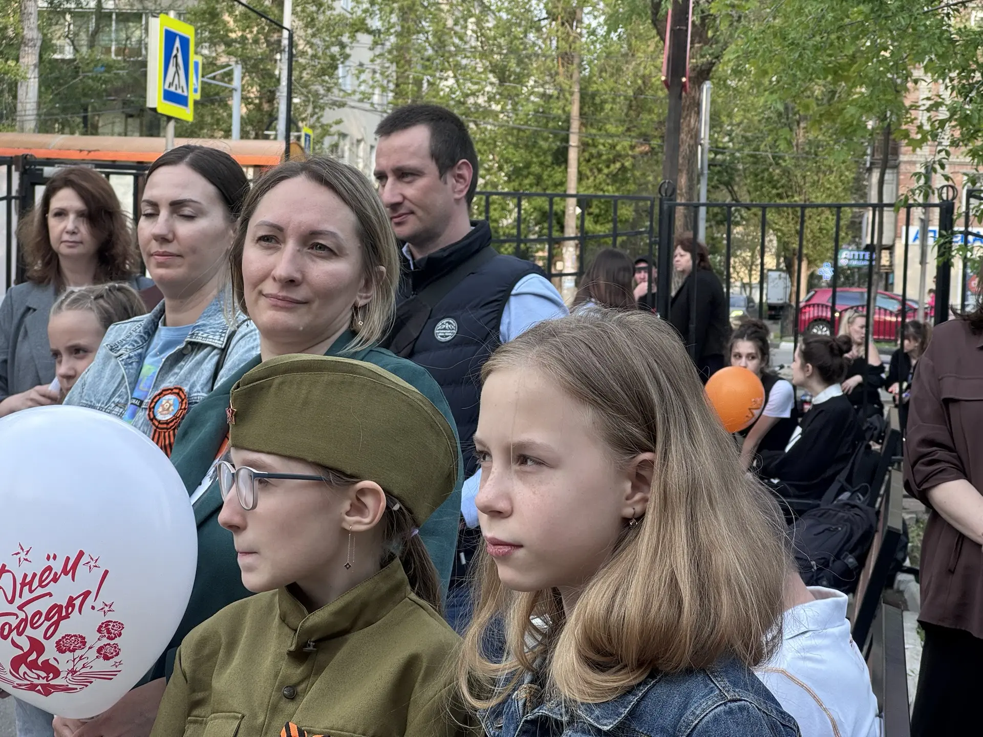 Традиция , которая объединяет: как мы пели 8 мая в нашей школе.  🎶8 мая в 6 часов вечера двор Аксайс