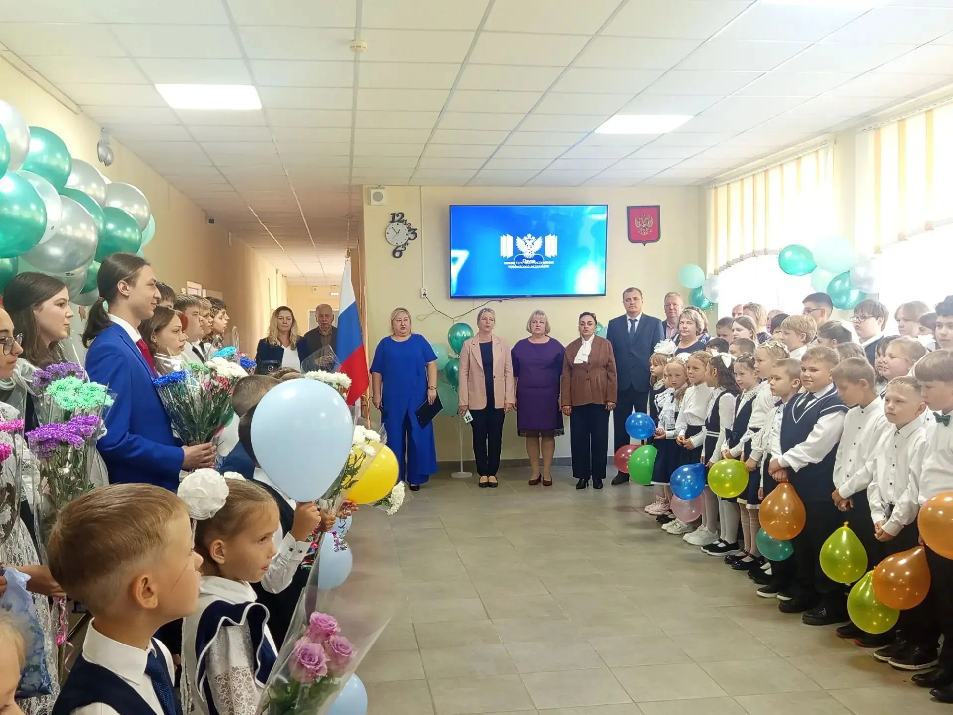 1 сентября в школе п. Пола состоялась торжественная  линейка, посвященная "Дню Знаний"....