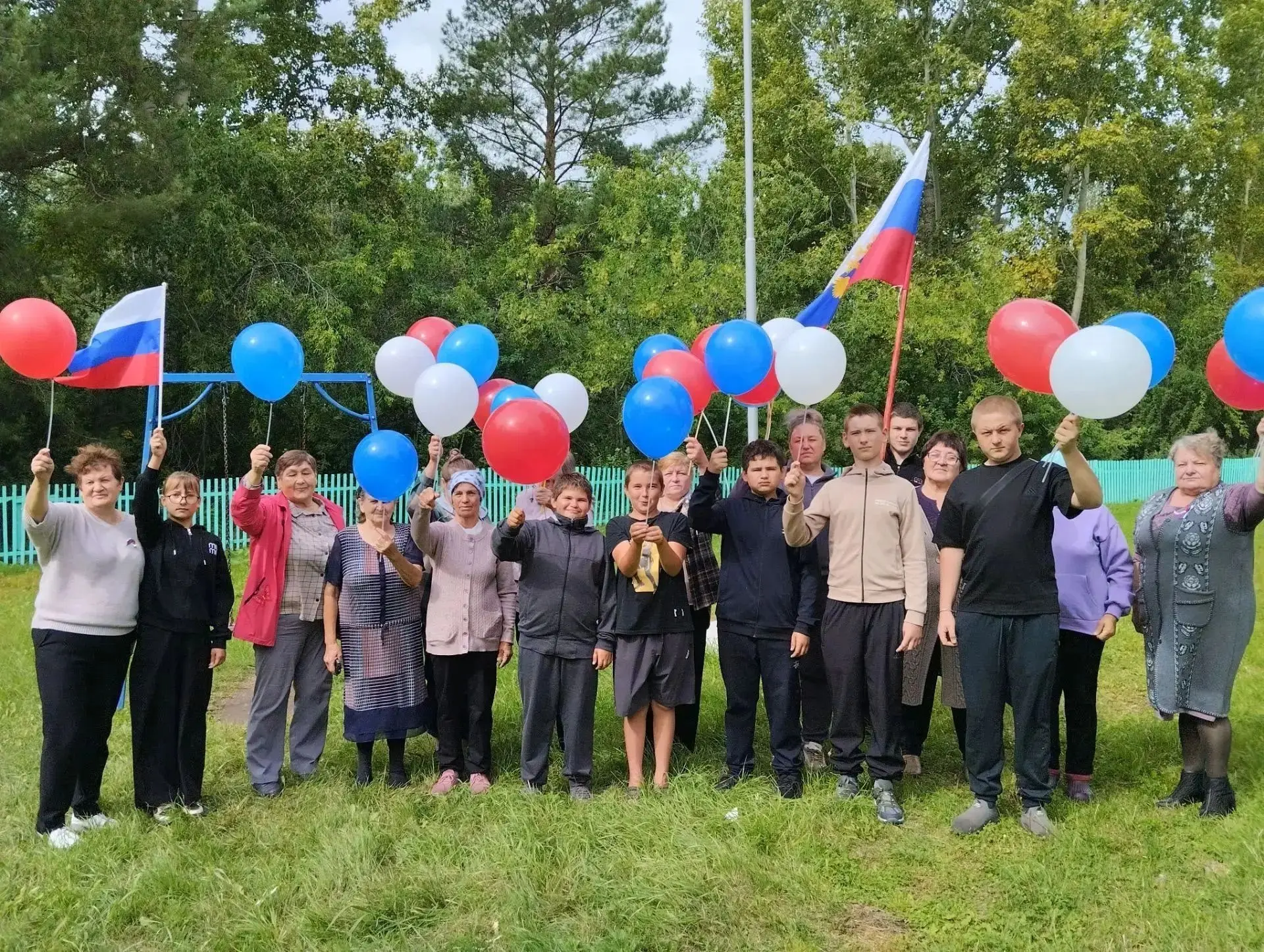 Наша школа совместно с сотрудниками Дома культуры и волонтёрами СВО присоединились к Вс...