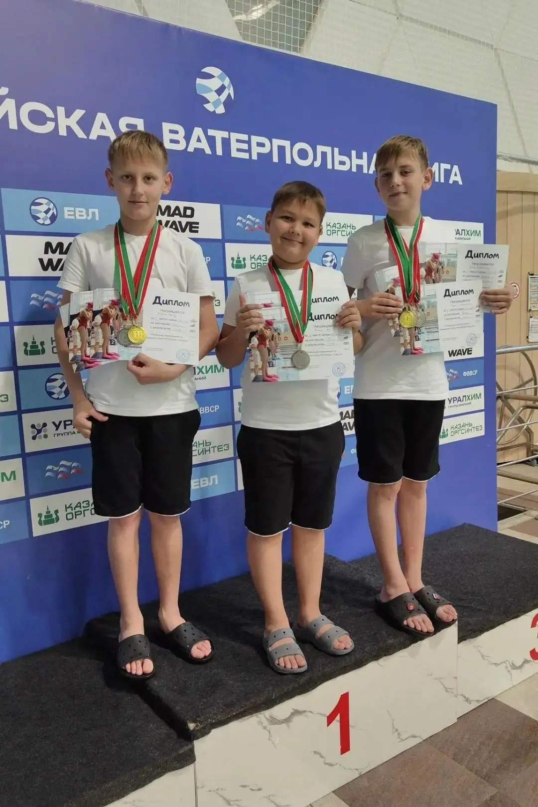 Юные пловцы из «Нептуна» завоевали медали на соревнованиях в Казани🏅