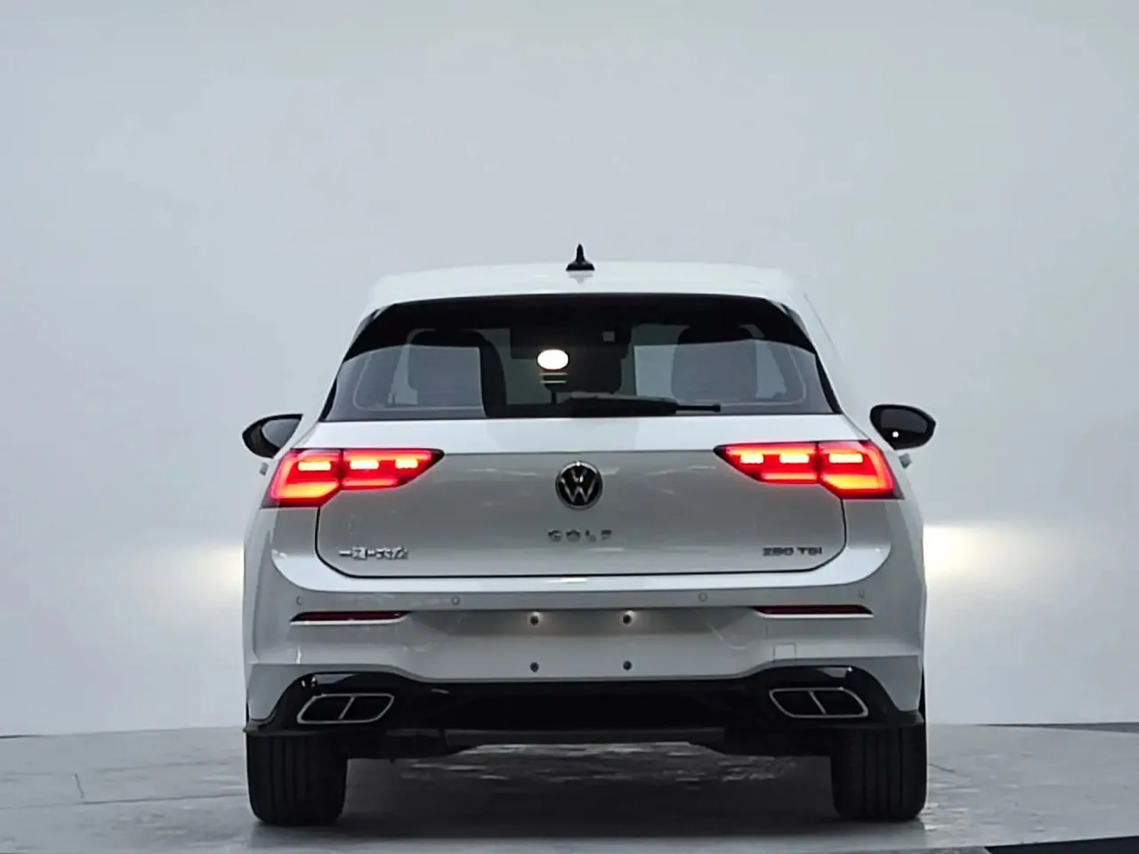 В ПРОДАЖЕ: Volkswagen Golf 280TSI DSG R-Line Lite 🏎  • год выпуска - 2023/05 • V - 1.4 / бензин/турб