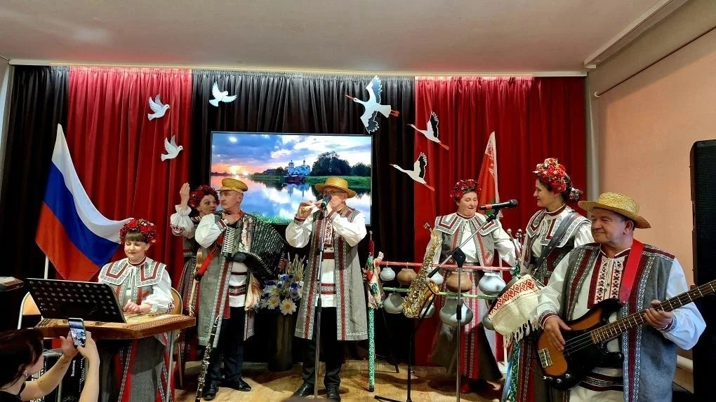 🇷🇺🇧🇾Две культуры, одна большая дружба! ⁣ 🏡🎼Участники программы «Активное долголетие» Смоленского ком