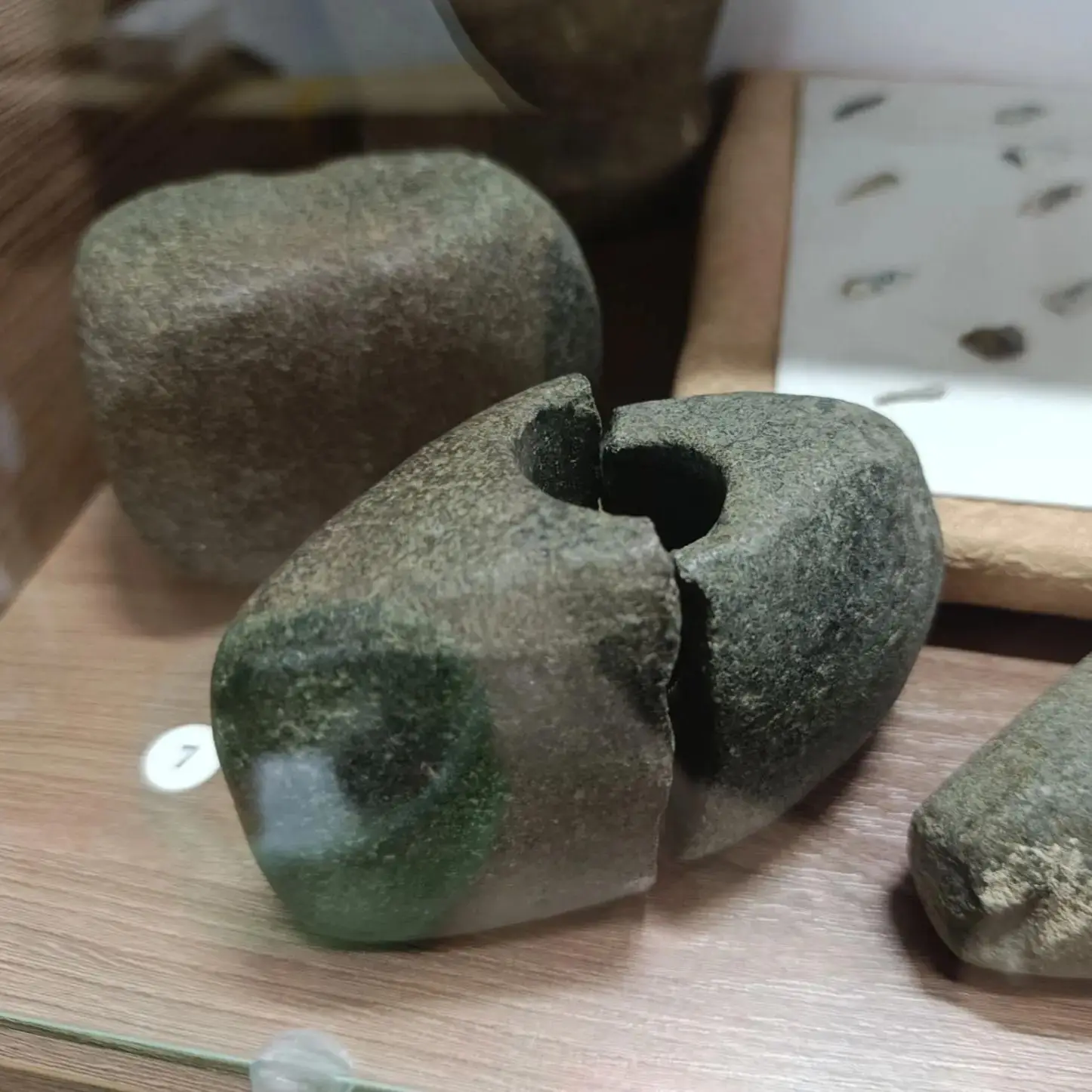 Мы закрываем наш исторический зал, чтобы открыть его для Вас заново.