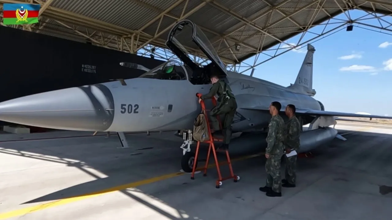 Азербайджан официально подтвердил, что китайские истребители JF-17C Block III Thunder п...