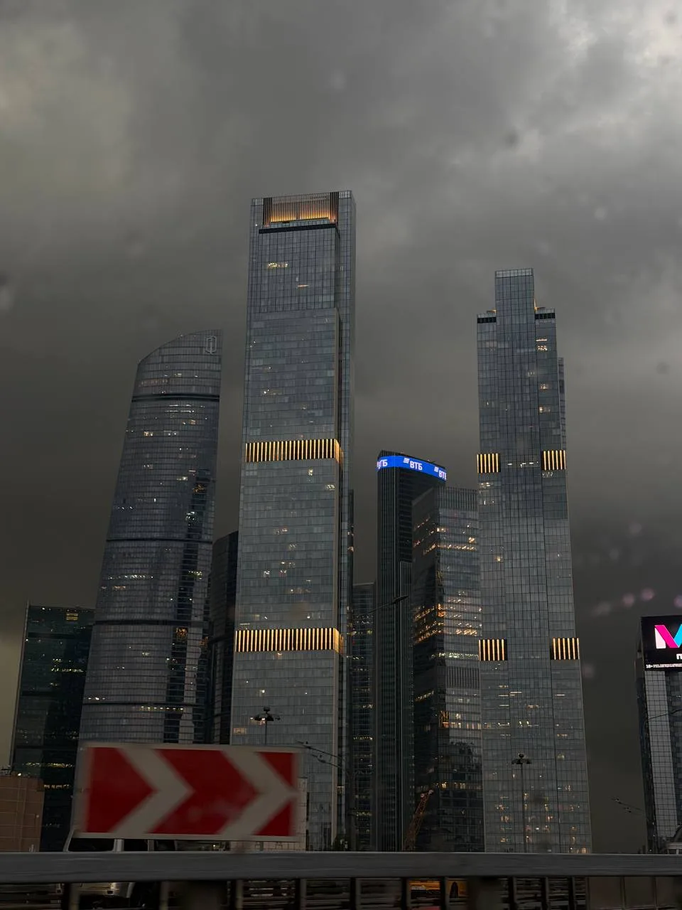 Дождь подкрался незаметно🌧️