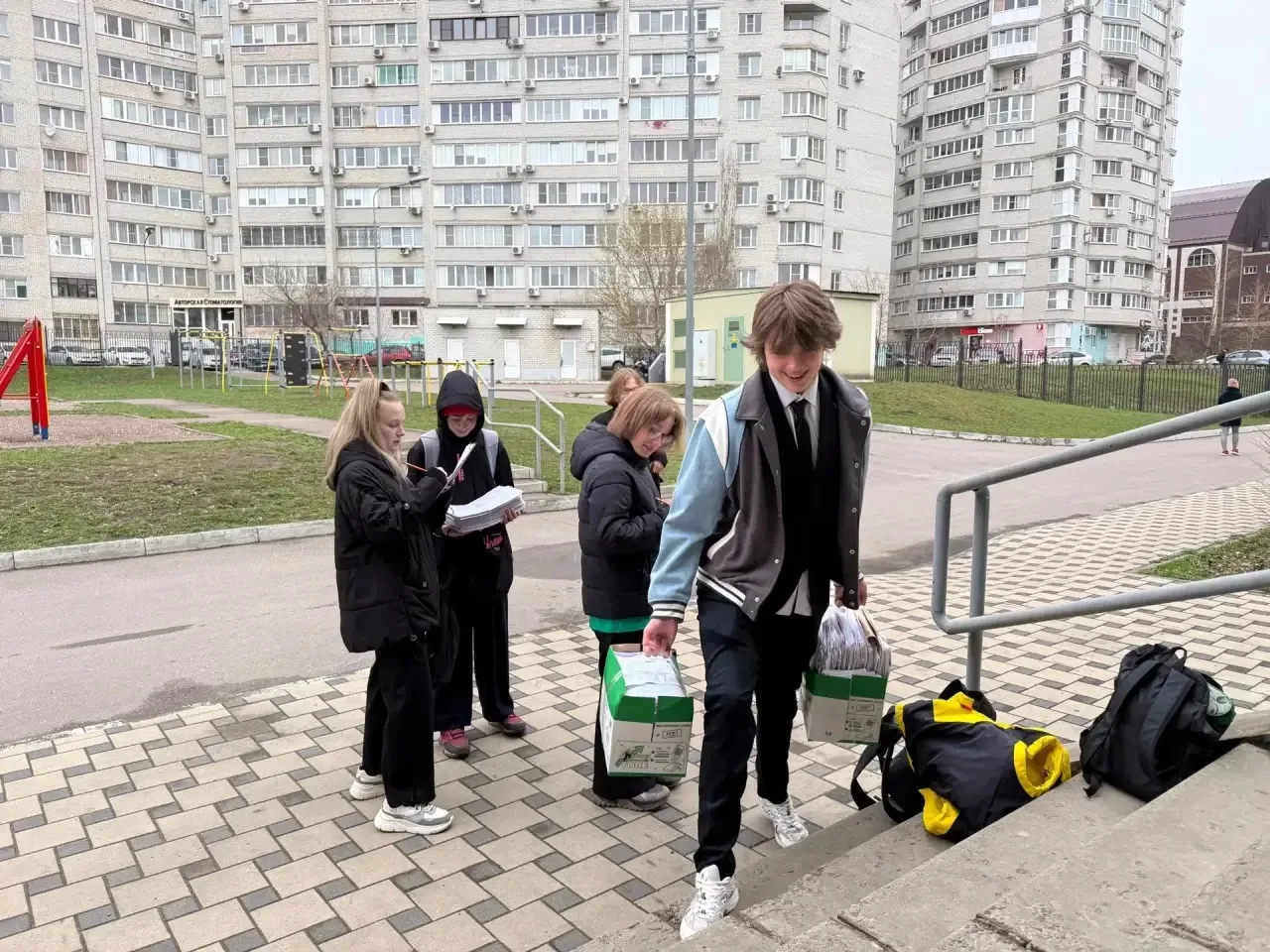 Сегодня в школе №101 прошёл сбор макулатуры  Ученики и сотрудники школы активно приняли участие в эк