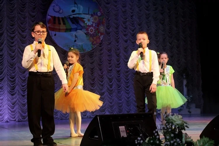 🎤 🎉 Наша школа открыла фестиваль «Юные таланты»! Сегодня в нашем городе стартовал долгожданный город