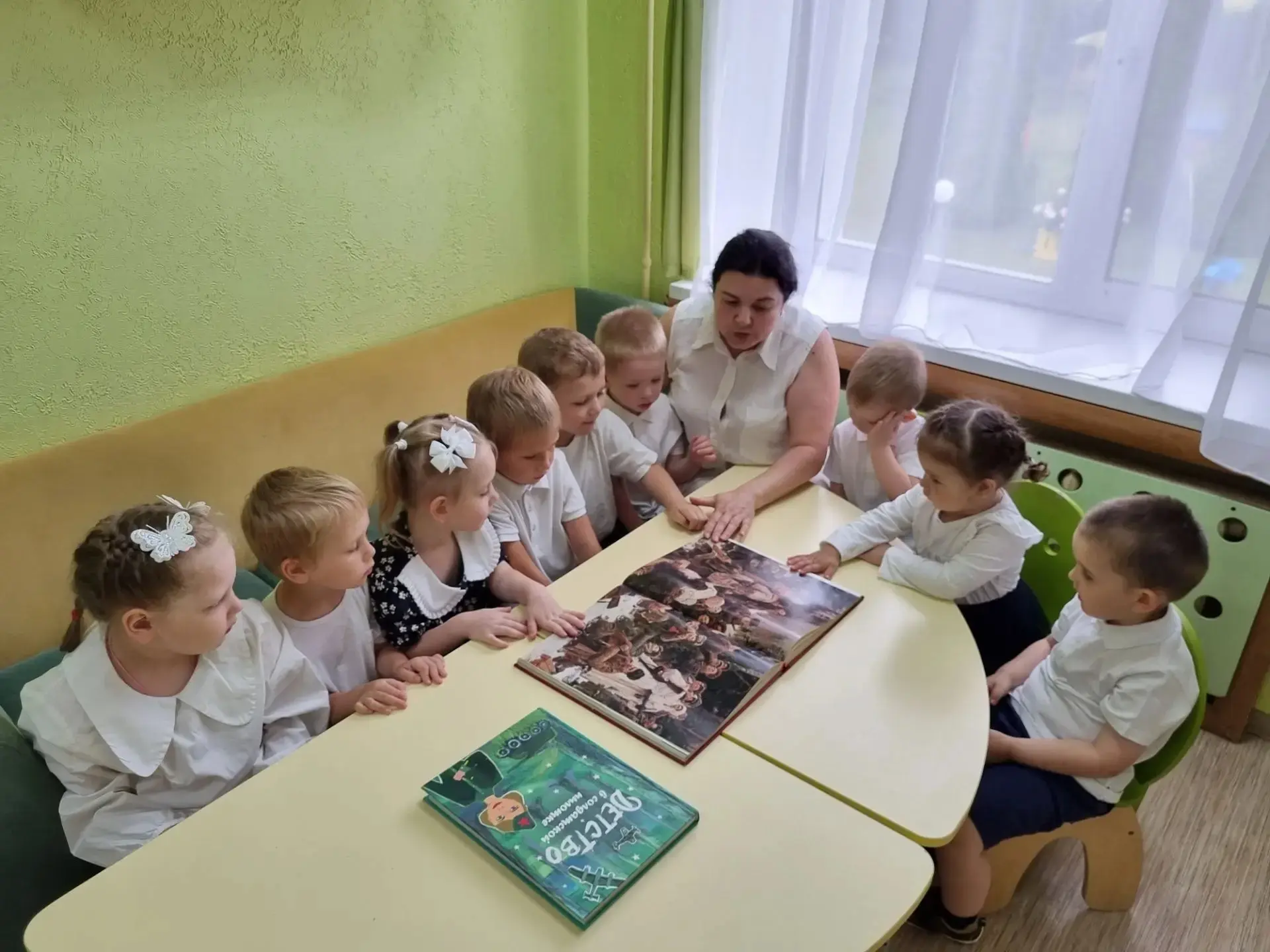 🕊22 июня, в День памяти и скорби, у малышей стационарного отделения социальной реабилитации несовер