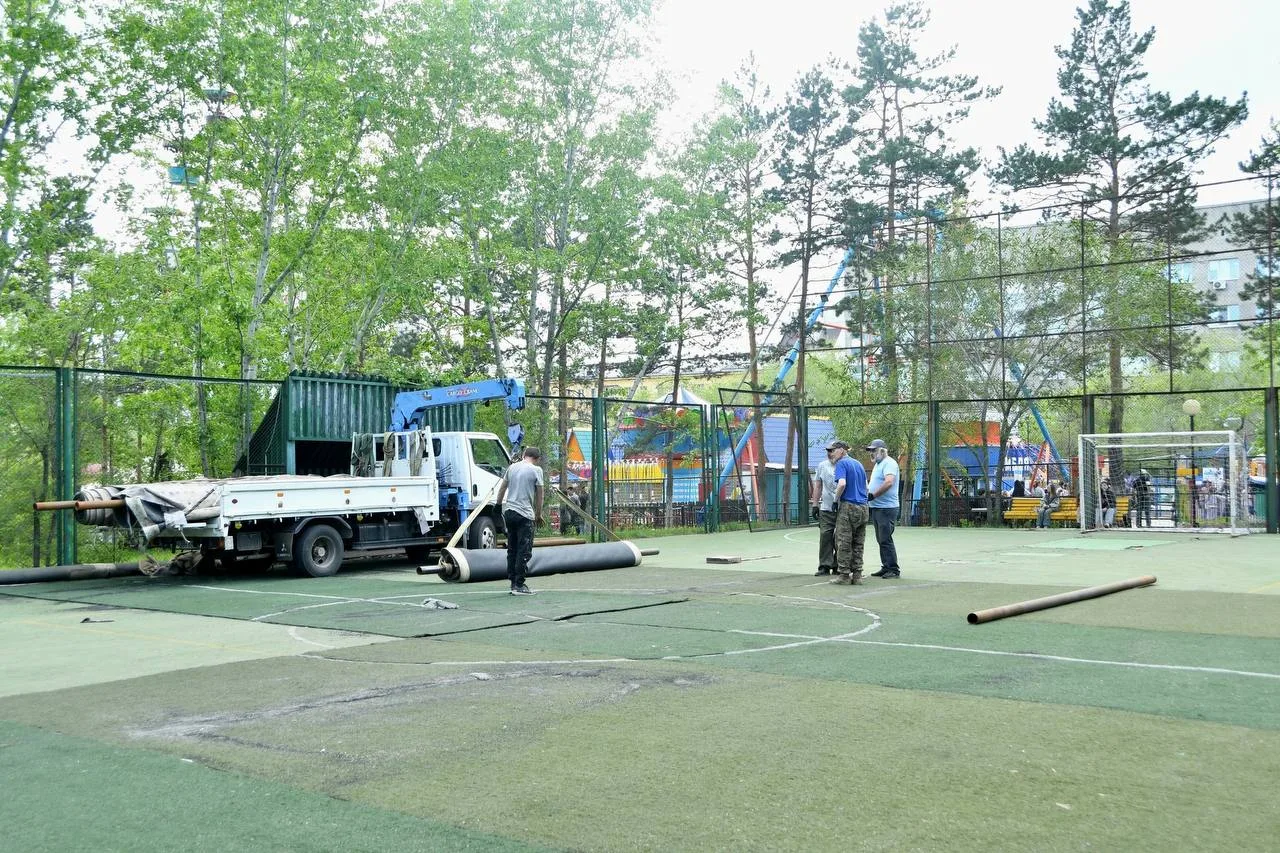 Футбольное поле в центре Читы снова станет пригодным для игр ⚽️

В Парке культуры и отдыха Дома офиц