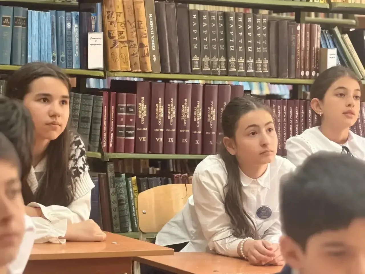 К звёздам навстречу: первый шаг в бесконечность»  В рамках празднования Дня космонавтики библиотекар