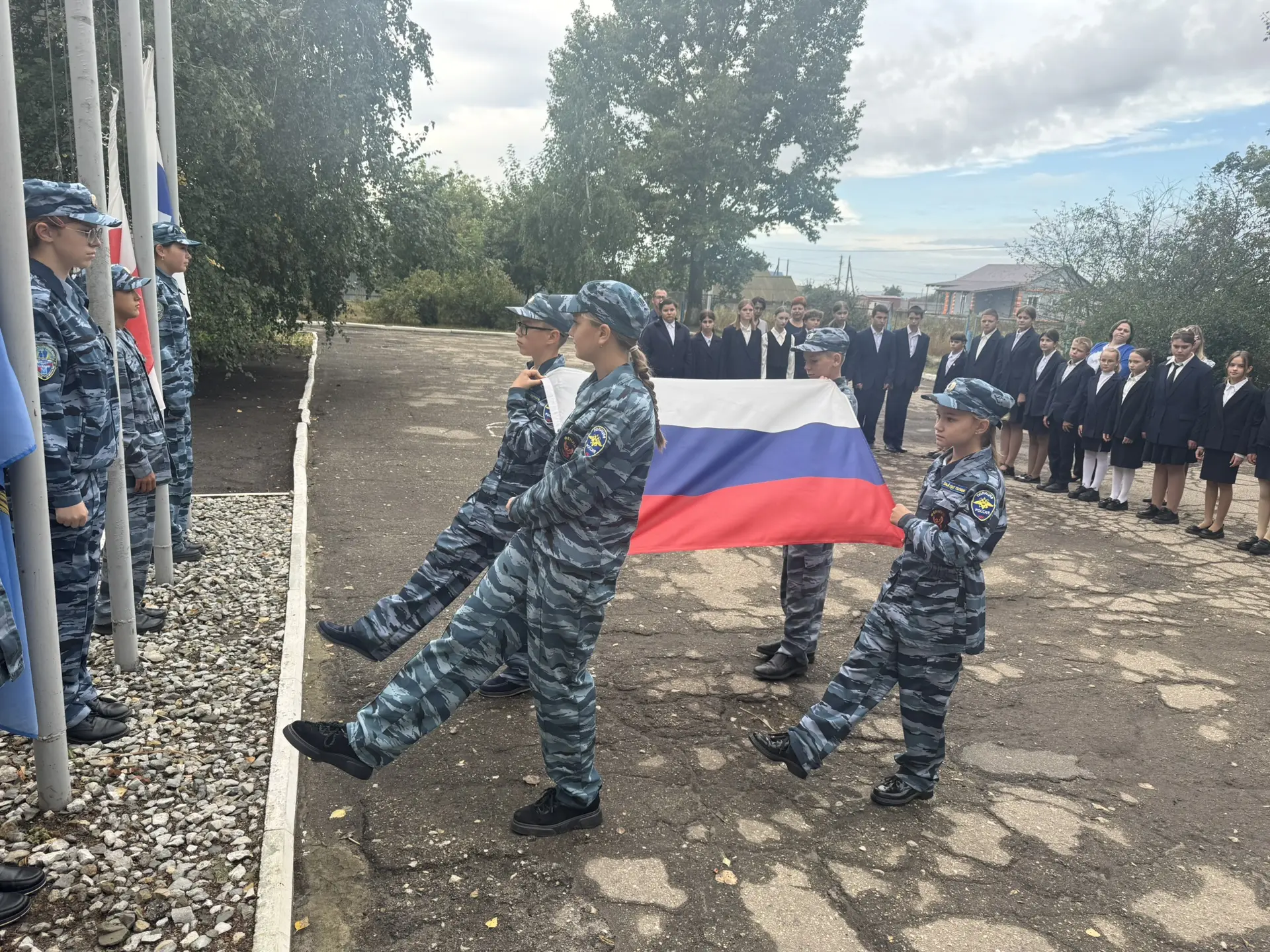 Сегодня, 7 сентября 2026 года, во всех российских школах учебная неделя традиционно нач...